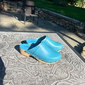 Bright robins egg blue wooden clogs by Free People size 41